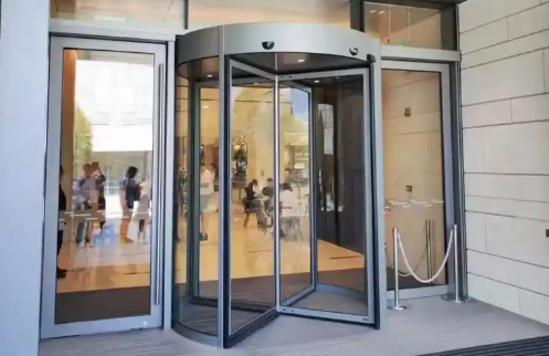 酒泉旋转门改善残障人士的出行体验！