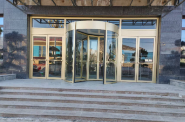 酒泉解决大堂风与能耗痛点：旋转门的微气候屏障保证！